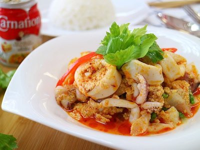 หมึกผัดผงกะหรี่