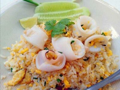 ข้าวผัดปลาหมึก