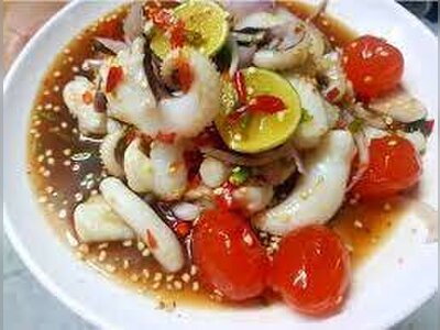 ยำหนวดหมึก + ไข่แดง(ปลาร้า)