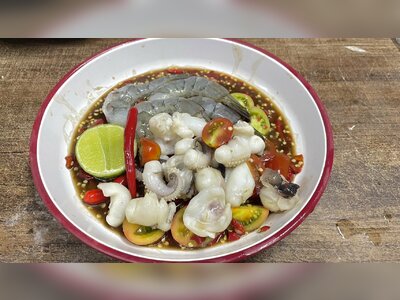 ส้มตำ กุ้ง + หนวดหมึก