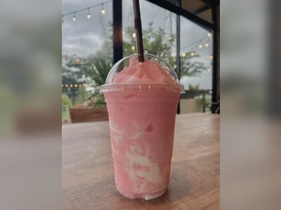 สตอเบอรี่โยเกิร์ต
