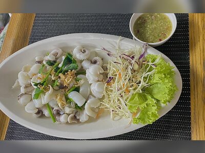 หนวดหมึกลวกจิ้ม