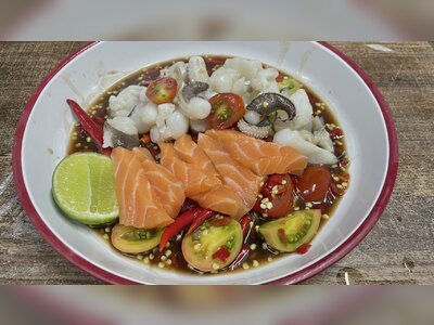 ส้มตำ หนวดหมึก + แซลม่อน