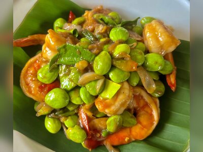 กุ้งผัดกะปิสตอ