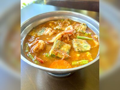 แกงส้มชะอมกุ้ง