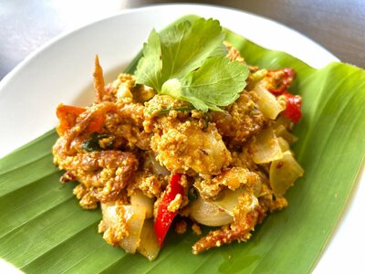 ปูนิ่มผัดผงกระหรี่