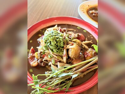 ส้มตำปูปลาร้ามะกอก